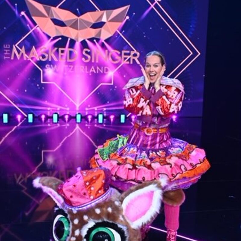 linda faeh masked singer switzerland 06 rotated